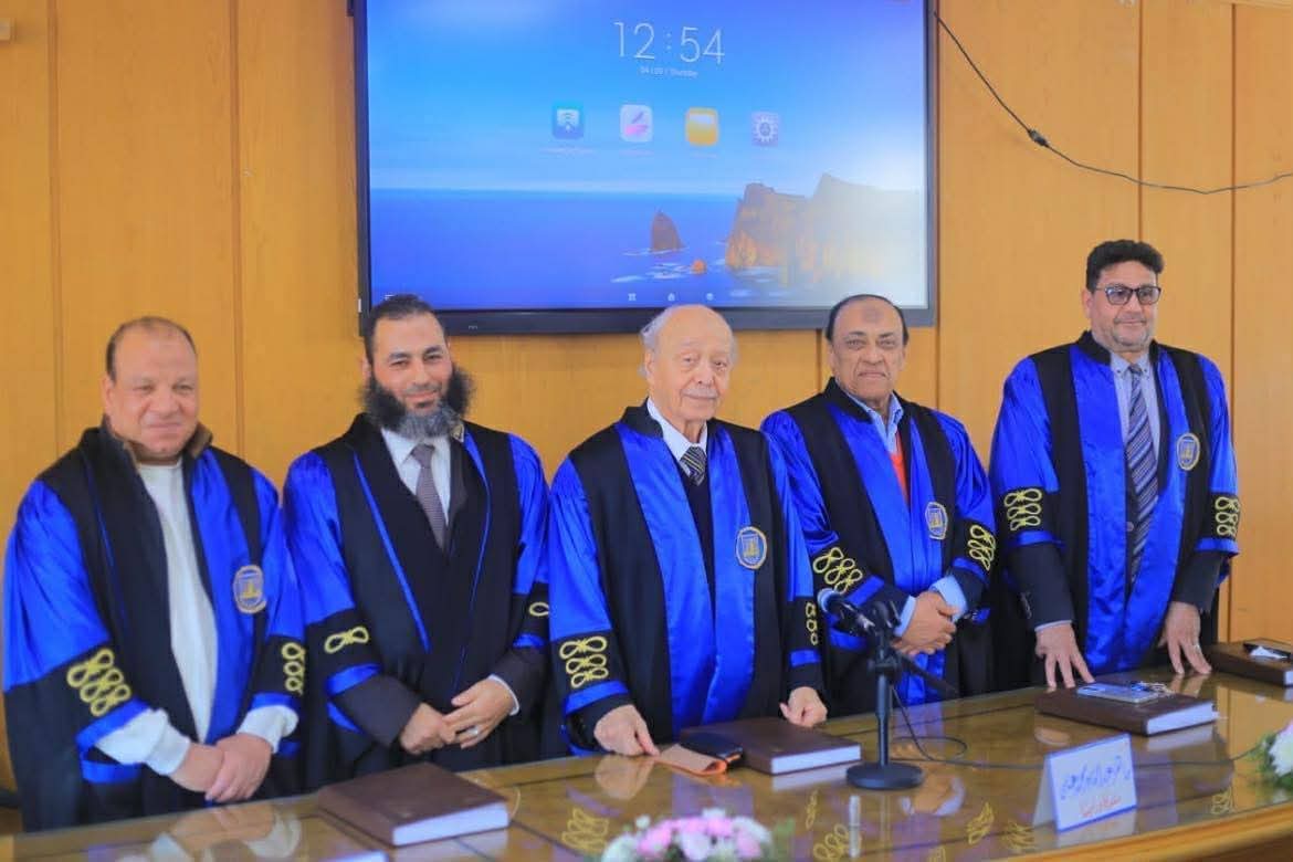 مناقشة علمية بجامعة الاسكندرية اد صلاح عثمان استاذ المنطق وفلسفة العلم  الخميس 9 ابريل 2026، في رحاب كلية الآداب بجامعتي الأم، جامعة الإسكندرية، وبصحبة أخي الغالي أ. د/ عادل عوض، مناقشة رسالة الدكتوراه للباحث/ حسن جمال بغدادي أحمد، وموضوعها (علم الفلك وتطوره في القرن الرابع الهجري: أبو الوفاء اليوزجاني وابن يونس المصري نموذجًا)، تحت إشراف: أ. د/ ماهر عبد القادر، أ. د/ عباس سليمان. 