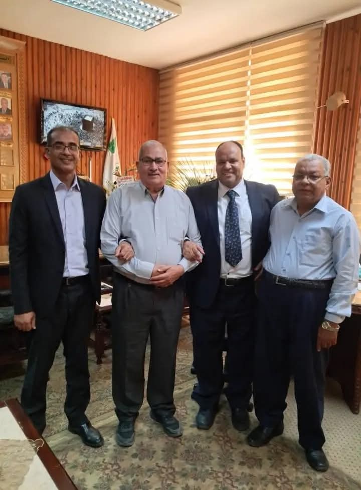 إستمرار توافد السادة منسوبي كلية الآداب لتقديم التهنئة لسعادة الأستاذ الدكتور خالد زيادة لصدور القرار الجمهوري لسيادته عميدًا لكلية الآداب 🌹