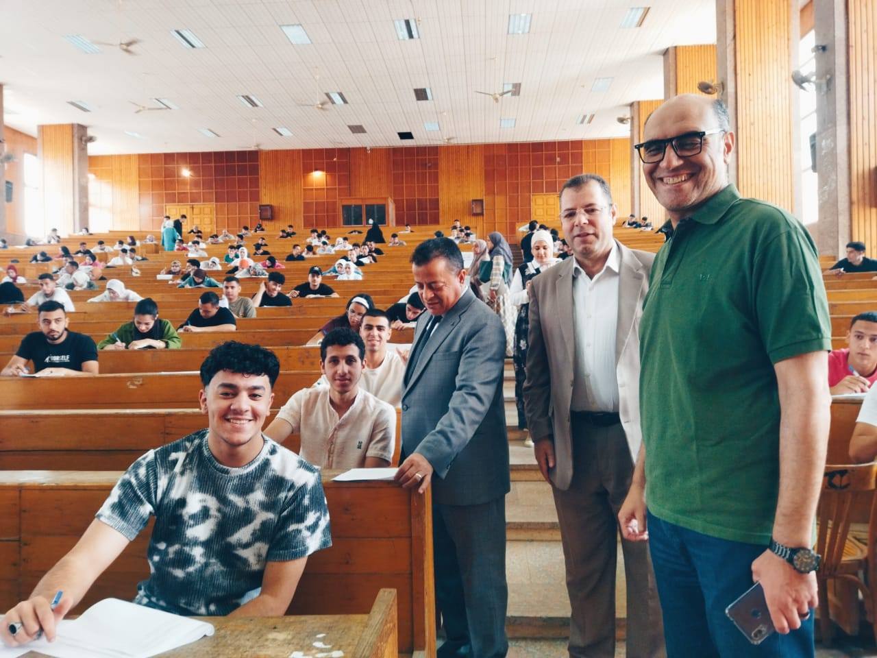   متابعة امتحان الفرقة الاولي عربى ولغة اليوم الثلاثاء ٢٧_٥_٢٠٢٥