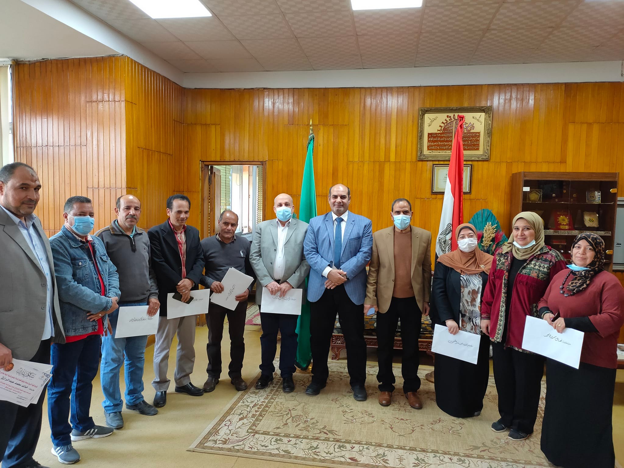  تكريم السادة المشاركين في اسبوع خدمة المجتمع الأول بالكلية للعام الجامعى ٢٠٢١ / ٢٠٢٢