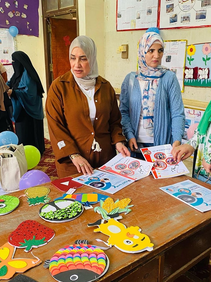وكيل الكلية تتفقد التربية الميدانية في ختام الفصل الدراسي الثاني
