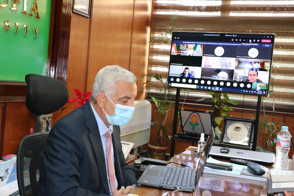  استكمال الدراسة بالجامعة عن بعد وتأجيل جميع الامتحانات إلى ما بعد انتهاء إجازة نصف العام الدراسي