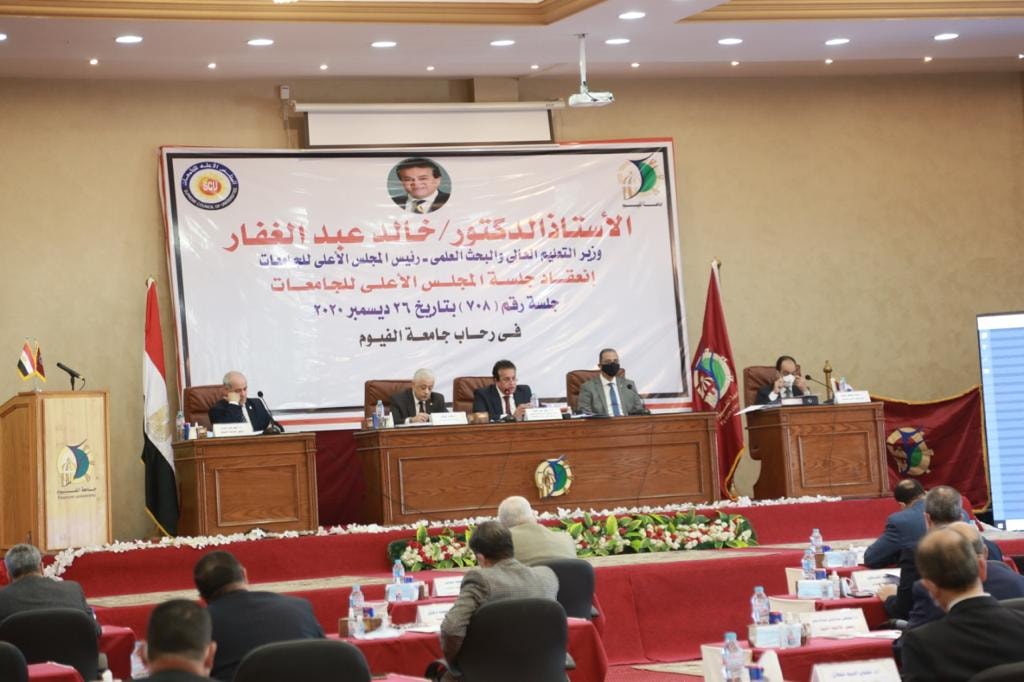 وزير التعليم العالي يؤكد على الالتزام بانتظام الدراسة وأعمال الامتحانات والإجراءات الاحترازية