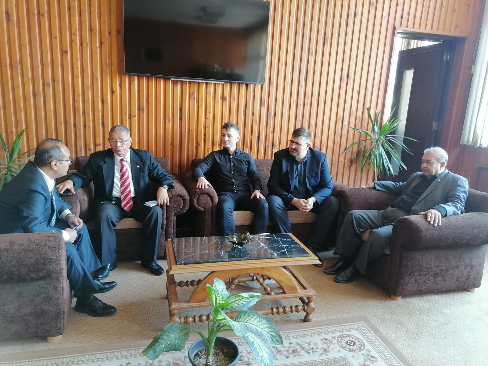 كلية الهندسة تستقبل وفد من أساتذة الهندسة الكهربية بجامعة بيالستوك ببولندا