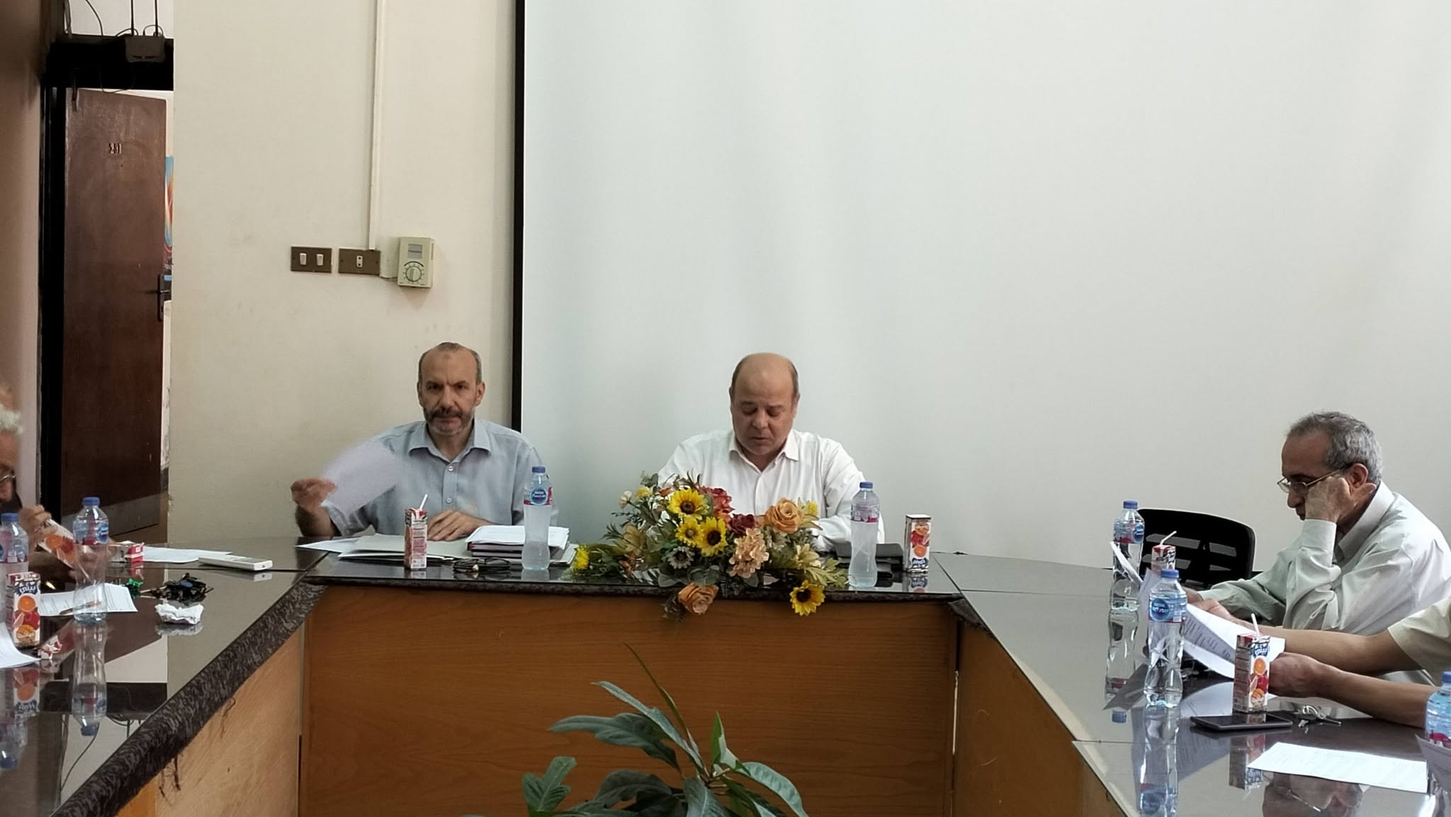 مجلس قسم هندسة الإلكترونيات الصناعية والتحكم يعقد جلسته العاشرة للعام الجامعي 2025/2026 تحت رعاية الأستاذ الدكتور / أحمد فرج القاصد، رئيس جامعة المنوفية والأستاذ الدكتور / جمال محروس عميد الكلية والأستاذ الدكتور / طارق أحمد محمود، رئيس قسم هندسة  الإلكترونيات الصناعية والتحكم وبحضور السادة أعضاء المجلس.