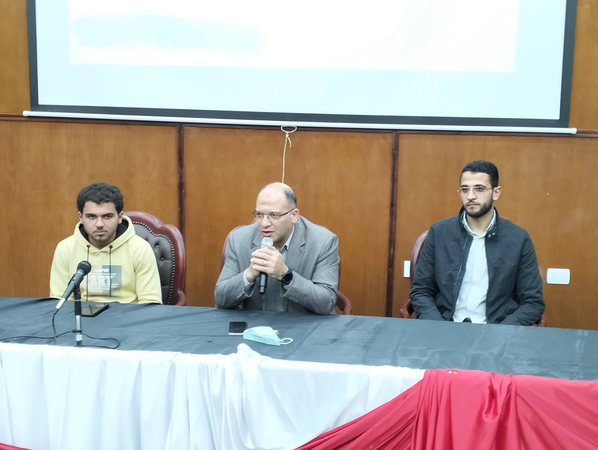 الهندسة الإلكترونية تنظم ورشة عمل "التطوير الذاتي Self Improvement"