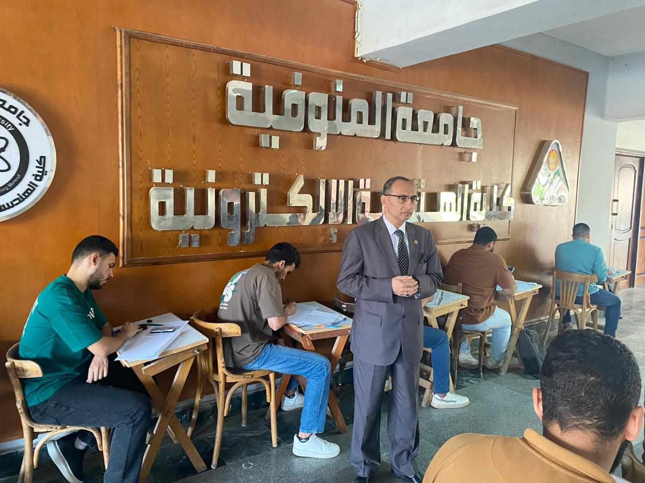عميد هندسة منوف يتفقد سير امتحانات الفصل الدراسي الثاني