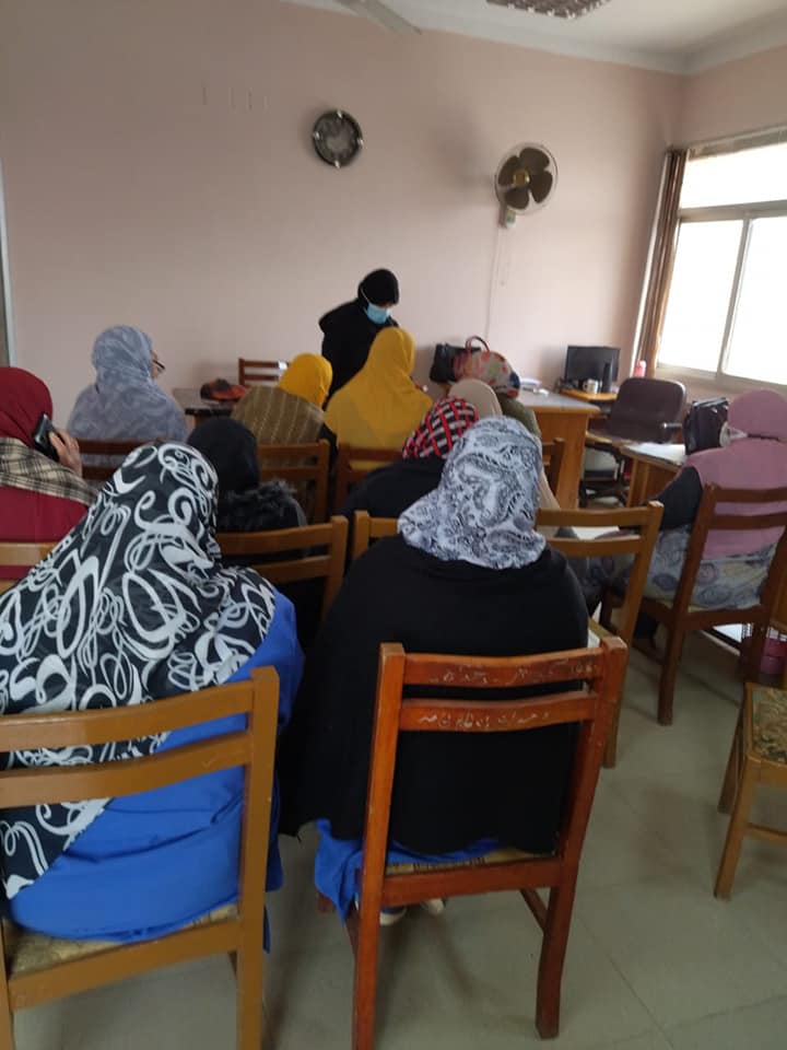 ورشة عمل حول إعادة تدوير الملابس بإدارة جامعة المنوفية