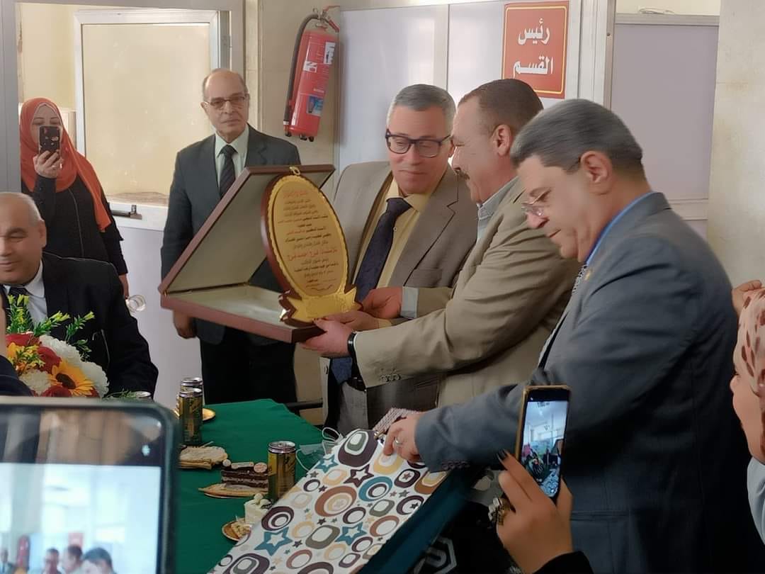  تكريم الأخ والزميل الفاضل  الأستاذ /فرج احمد فرج رئيس شئون الطلاب