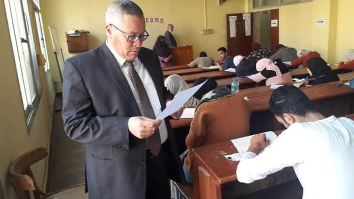 امتحانات شعبة اللغة