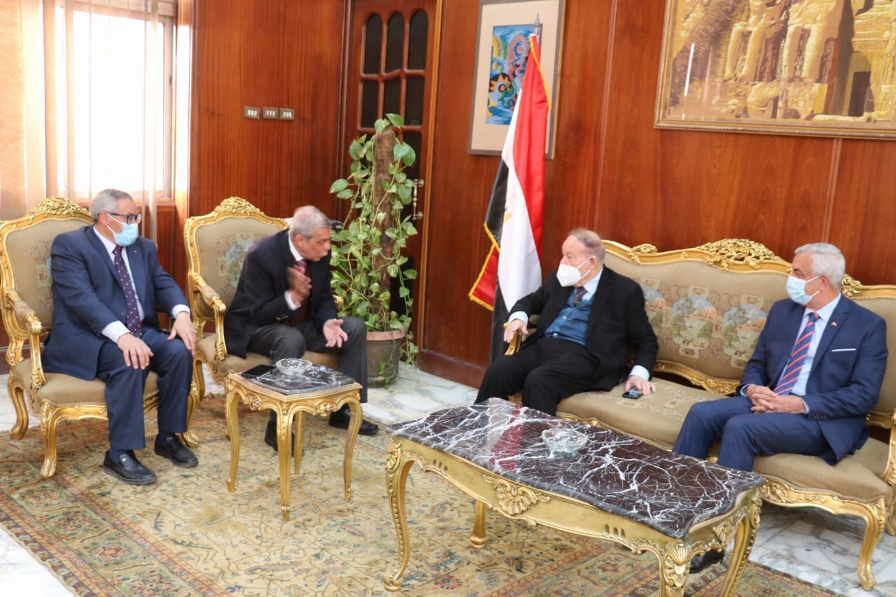 رئيس جامعة المنوفية يستقبل رئيس مجلس الشعب الأسبق