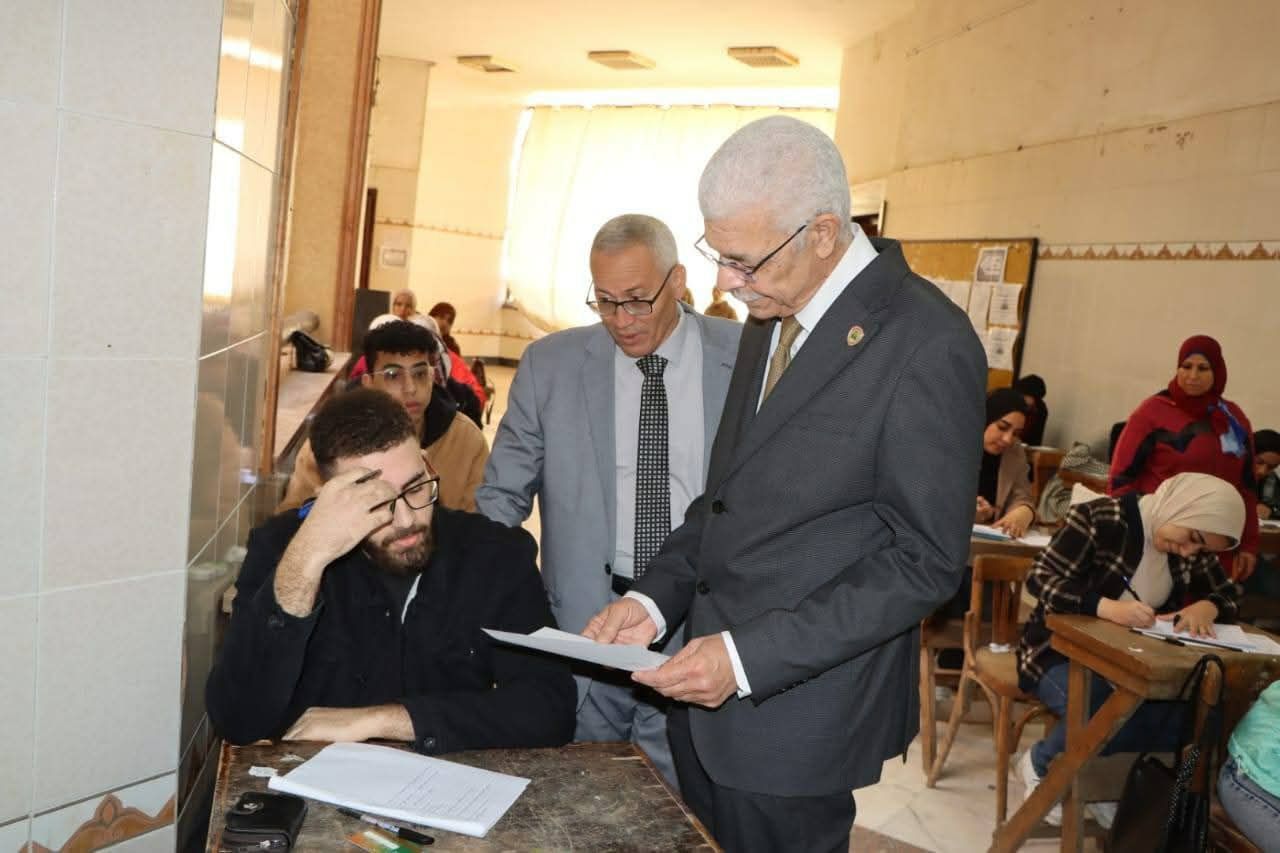 "القاصد" يتفقد سير إمتحانات الفصل الدراسي الأول بكلية الحقوق