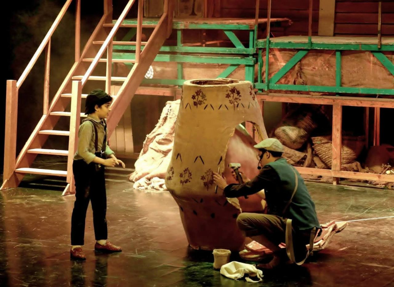  تفخر كلية الحقوق بالمشاركة المشرفة لطلابها في مهرجان إبداع للفنون عن مسرحية (الجرة) للكاتب الايطالى