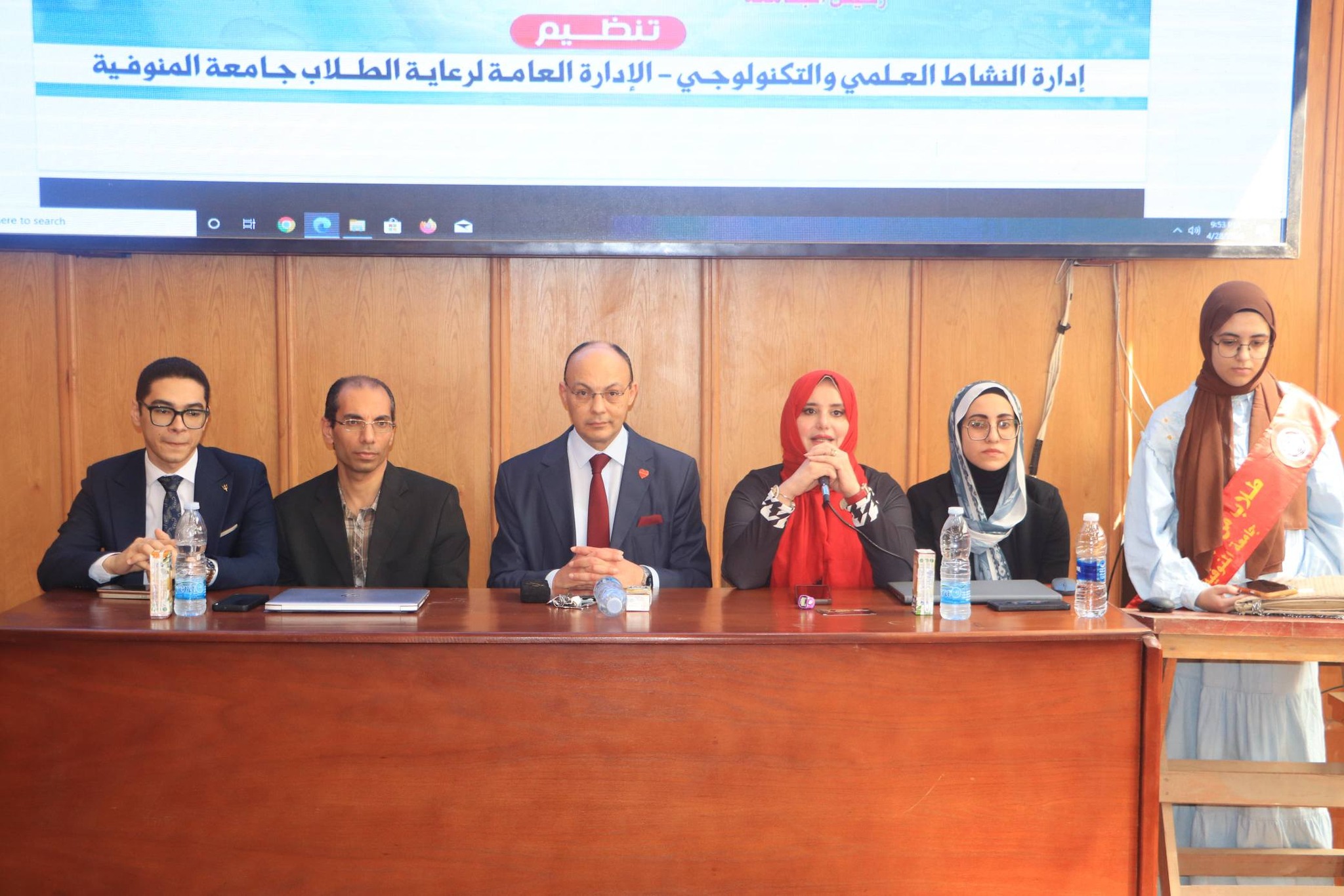 عميـد كليـة الطـب يفتتـح نـدوة علميـة حـول الاستخدام الآمن للانترنت