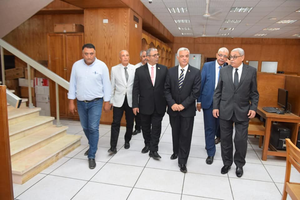 رئيس جامعة المنوفية فى جولة تفقدية بكلية الطب