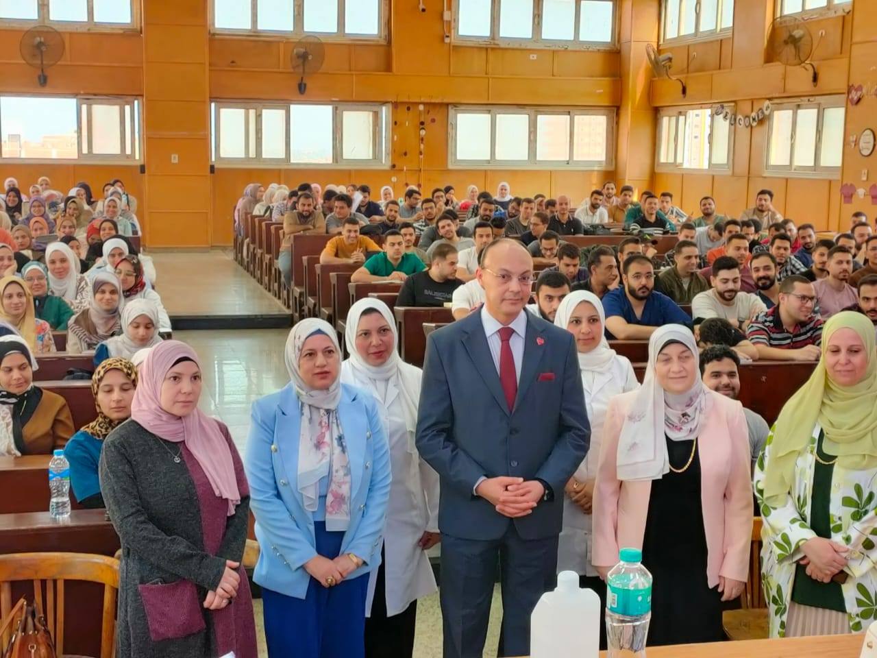 عميد كلية الطب يتابع تنفيذ الدورات التدريبية لأطباء الامتياز بالمستشفيات الجامعية