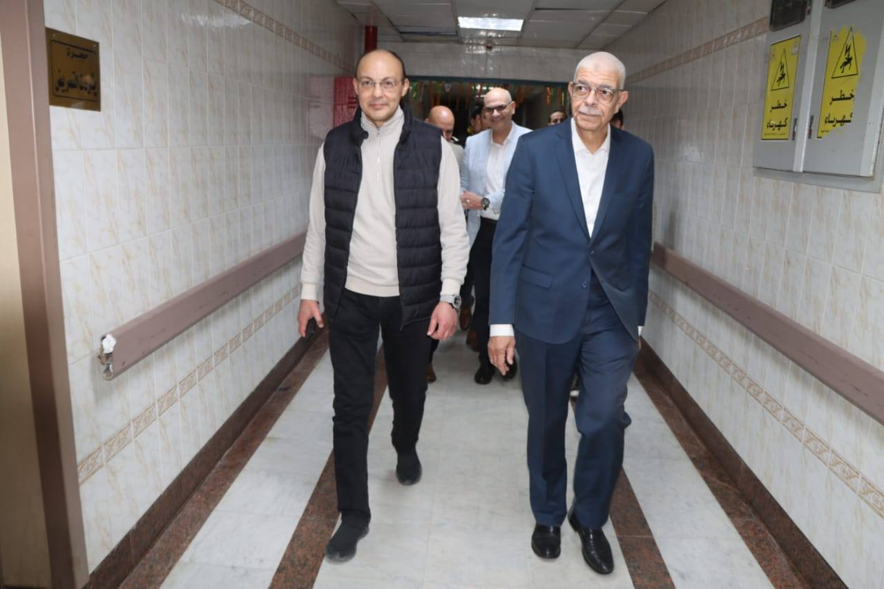 رئيس جامعة المنوفية يتفقد المستشفيات الجامعية ليلا لمتابعة انتظام العمل والارتقاء بالخدمة الطبية