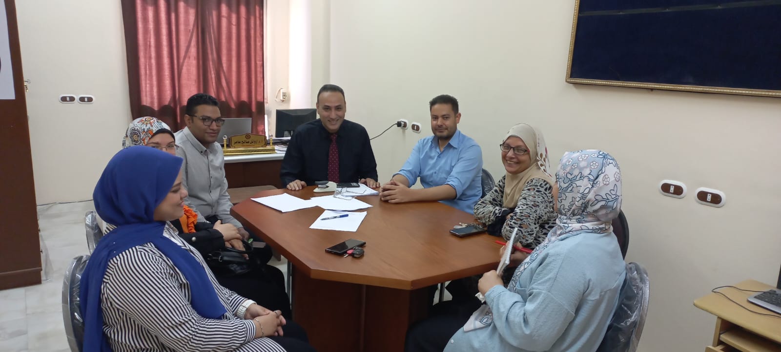 اجتمع اليوم ا.د/ وائل عامر مدير وحده الجودة بالكلية مع الساده اعضاء الفريق وذلك لتوزيع مهام معايير 