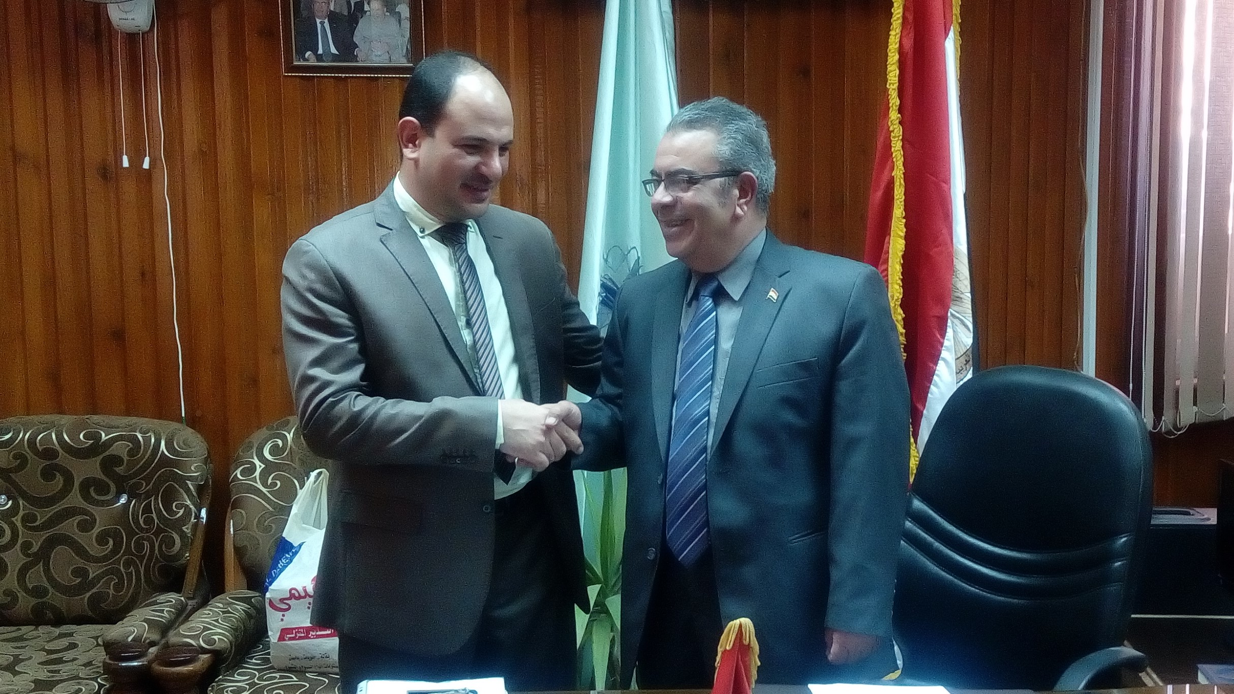 تهنئة العميد للدكتور احمد عبد الرحيم