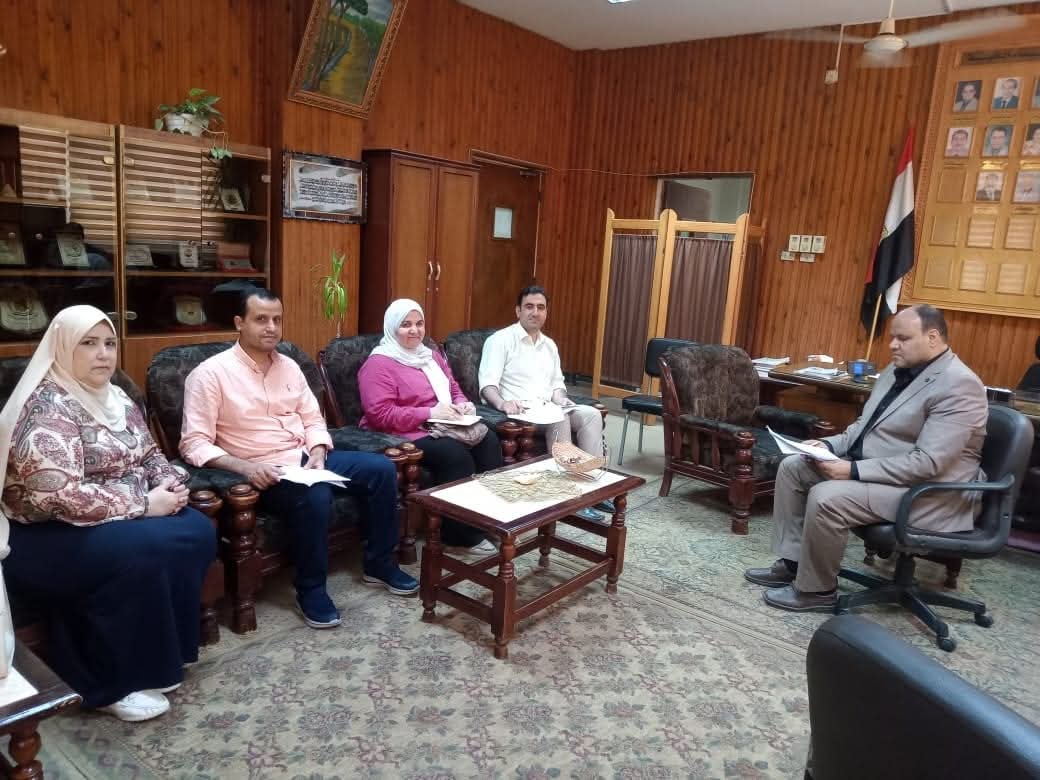 * مركز الخدمة للاستشارات البحثية واللغات بآداب المنوفية يعقد مجلسه الأول للعام المالي ٢٠٢٦/٢٠٢٥ *
