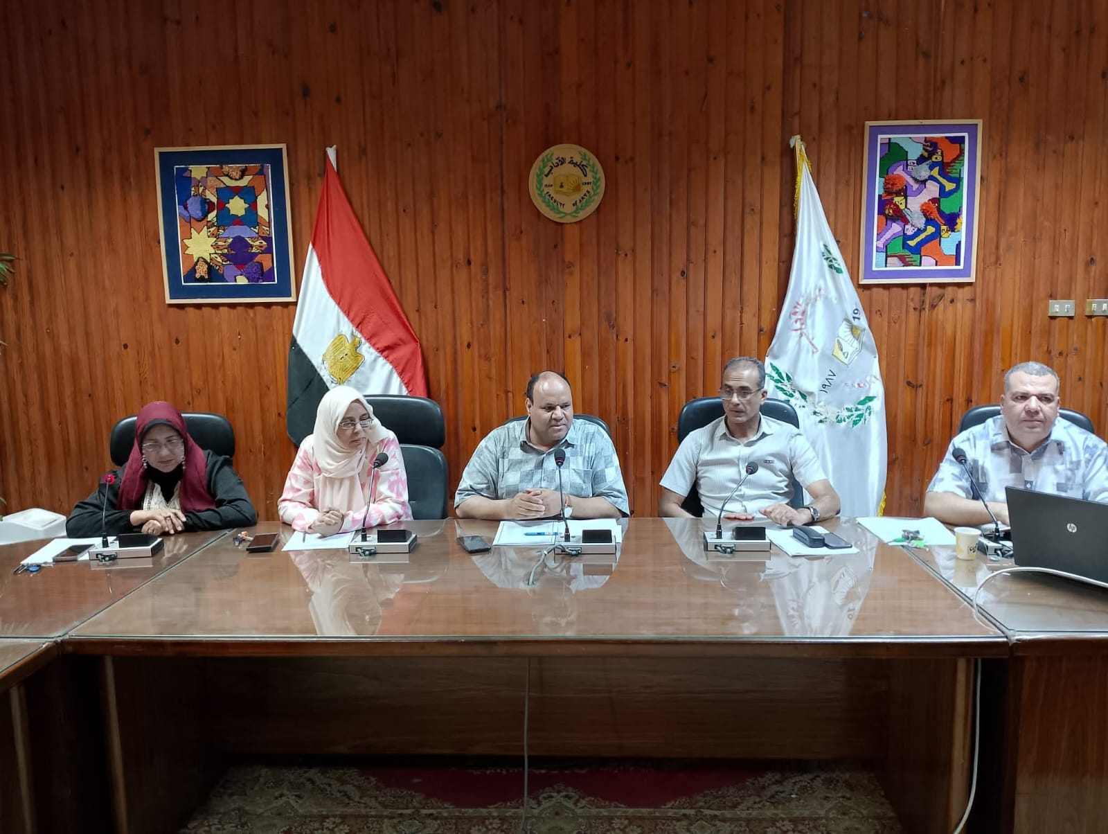 مجلس كلية الآداب يعقد جلسته الثانية عشرة للعام الجامعي ٢٠٢٦/٢٠٢٥ 