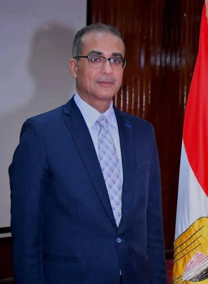 الأستاذ الدكتور/ عمرو علام عميداً لكلية الآداب 