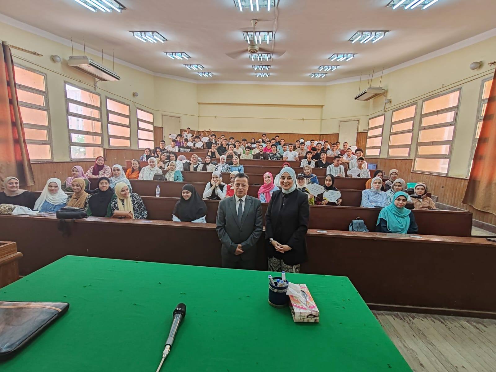 تكريم الطلاب المتميزين في مهارات العرض التقديمي Presentat