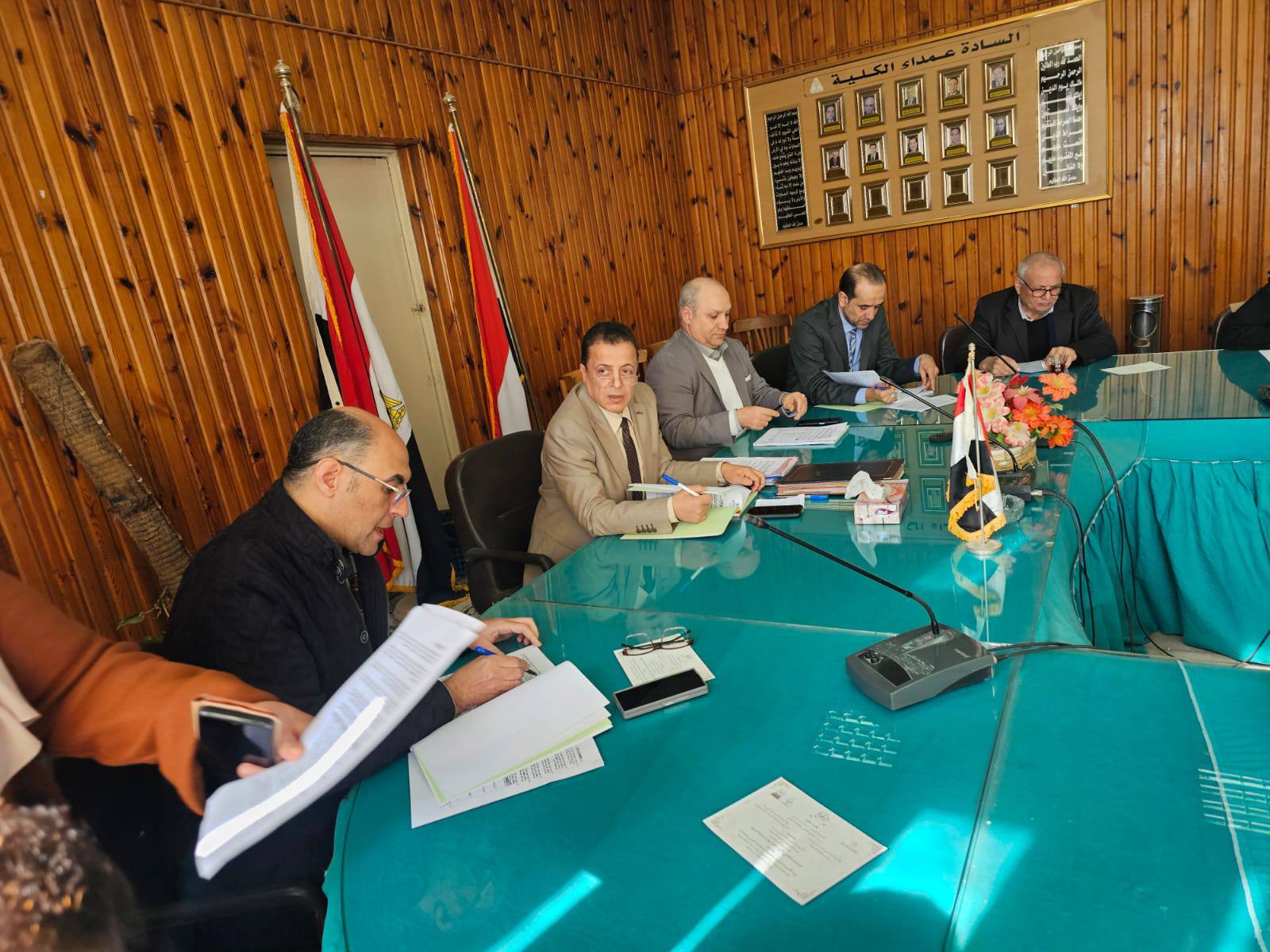 الجلسه الخامسه لمجلس الكلية برئاسة السيد أ.د/ محمد وهدان عميد الكلية  اليوم الاحد الموافق ١٨_١_٢٠٢٦