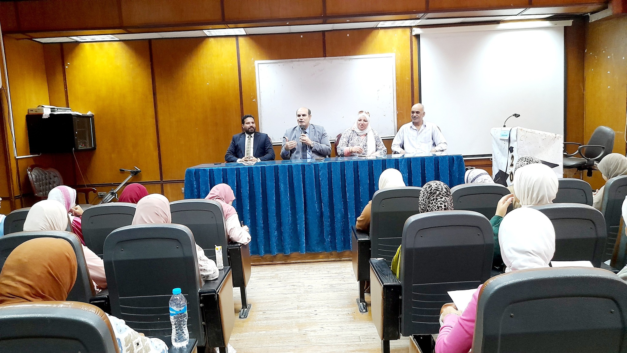  التجهيز للبرنامج التدريبي لريادة الأعمال والمشروعات الصغيرة