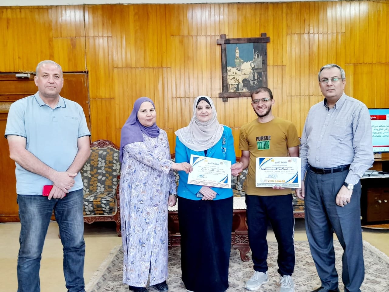 كريم الطلاب الحاصلين على مراكز فى الملتقي الأول لكليات التربية بإقليم الدلتا
