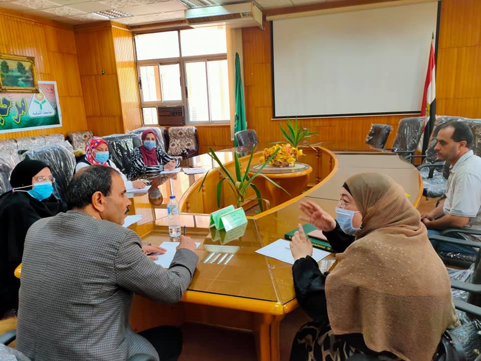 للتجهيز والترتيب لمؤتمر الكلية العلمي العاشر الدولي الرابع تحت عنوان  ( التربيه وتنمية الابداع في المجتمعات العربية " رؤية ومعايير " )