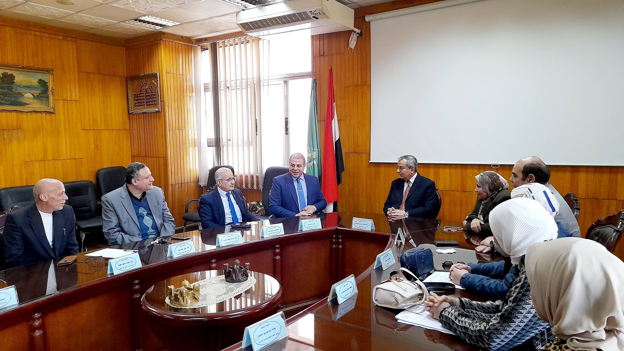 ضمن سلسلة اللقاءات مع الأطراف المجتمعية المشاركة مع كلية التربية 