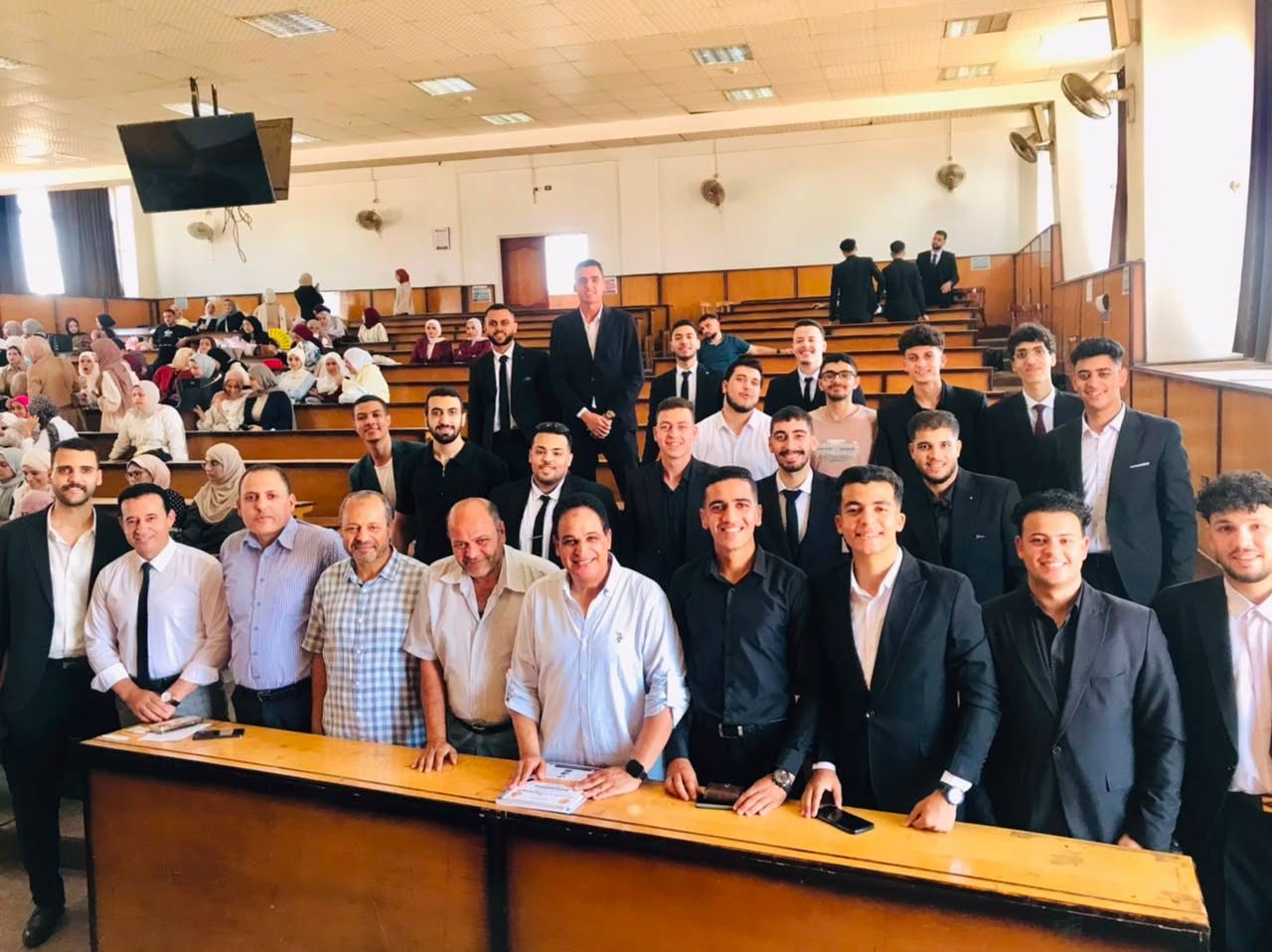 العميد يشهد مشروع تخرج طلاب المستوى الرابع صحافة...بالنوعية.