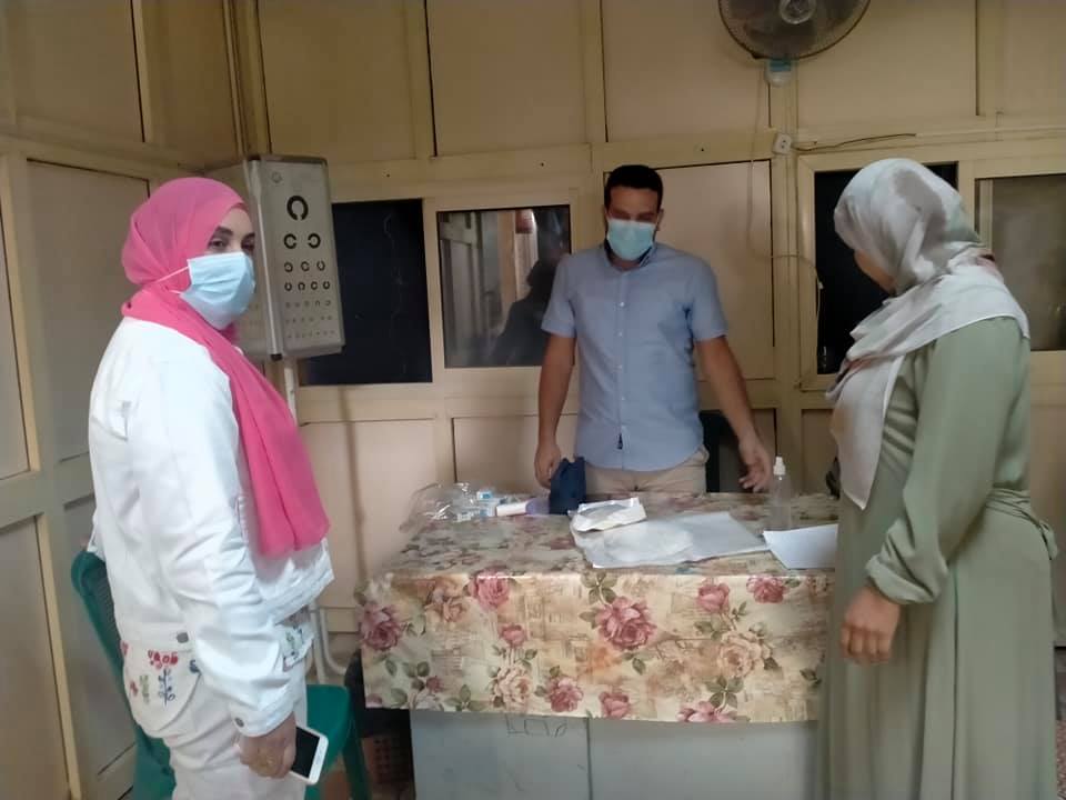 مصطفى تتفقد الإدارة الصحية بالكلية لمتابعة إجراءات الكشف الطبي والتطعيم ضد فيروس كورونا بالنوعية...