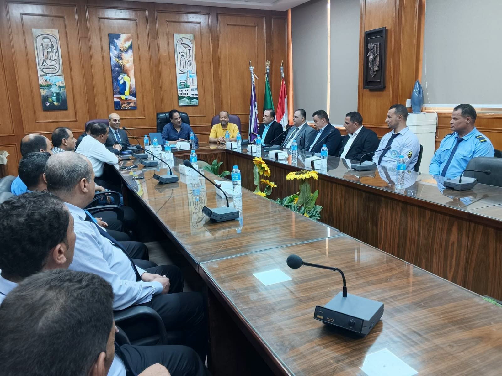 زيدان يستقبل مدير عام أمن الجامعة، على هامش فعاليات تكريم أفراد الأمن الإدارى... بالنوعية.