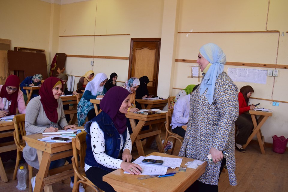 الوكيل يتفقد الامتحانات التحريرية لطلبة الدراسات العليا بالنوعية ..