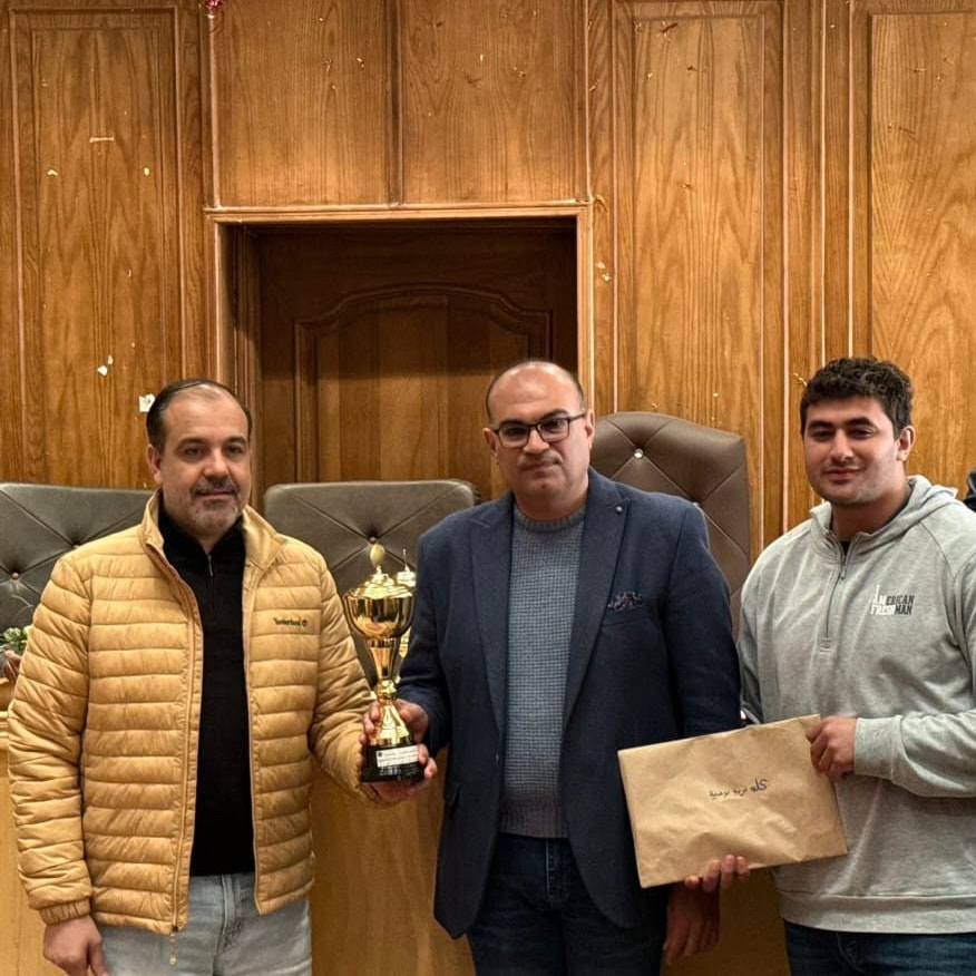 العميد يهنئ الفائزين في مهرجان الكشفى ال ٤٢ والارشادى ال ٢٦ علي مستوى الجامعه..