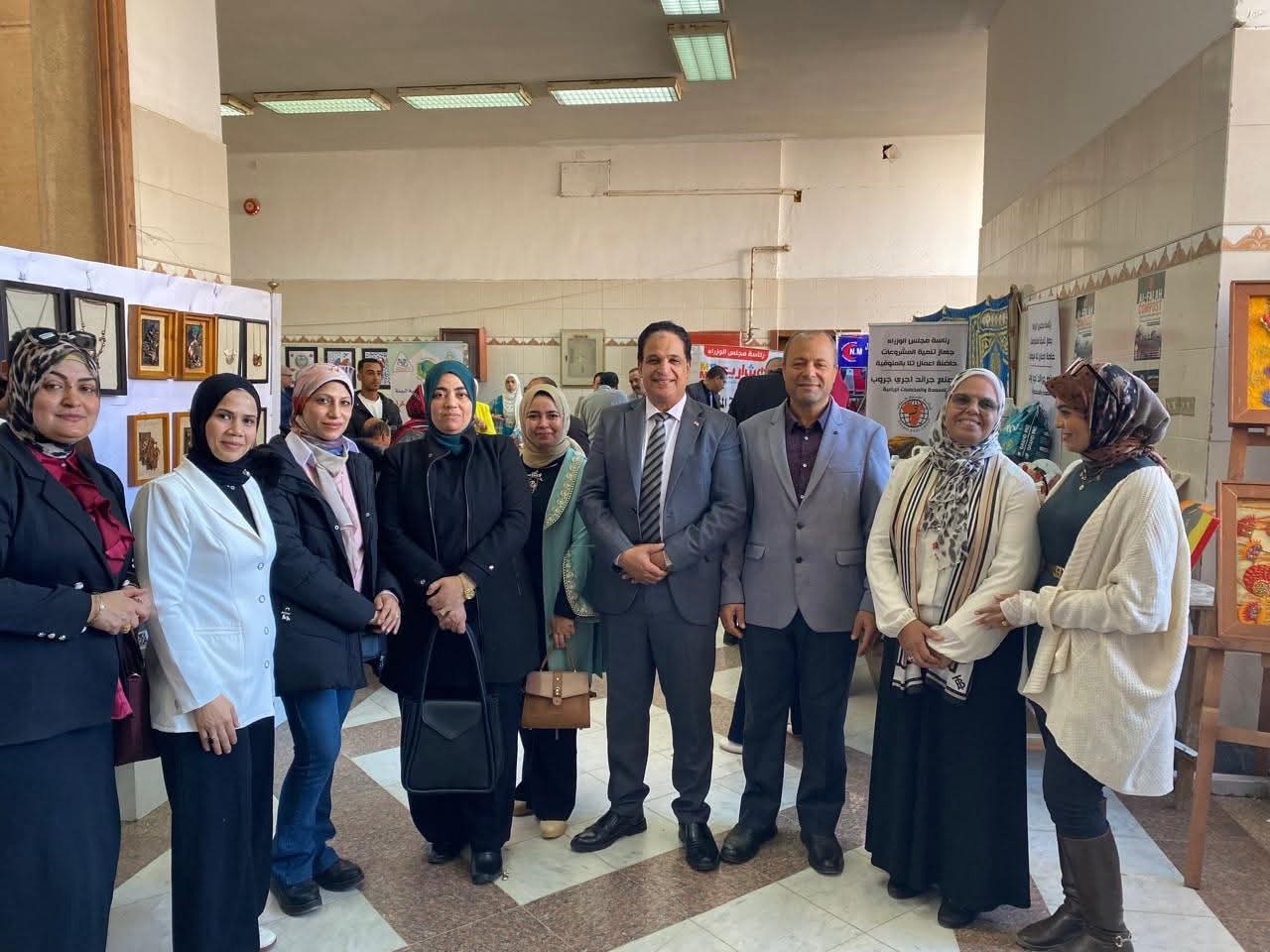 العميد يترأس وفد الكلية المشارك في فعاليات مؤتمر قطاع خدمة المجتمع وتنمية البيئة بالجامعة.
