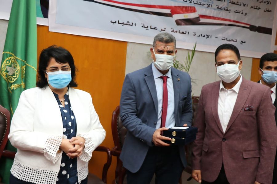حصول الكلية علي الدرع العام للأنشطة الطلابية بجامعة المنوفية