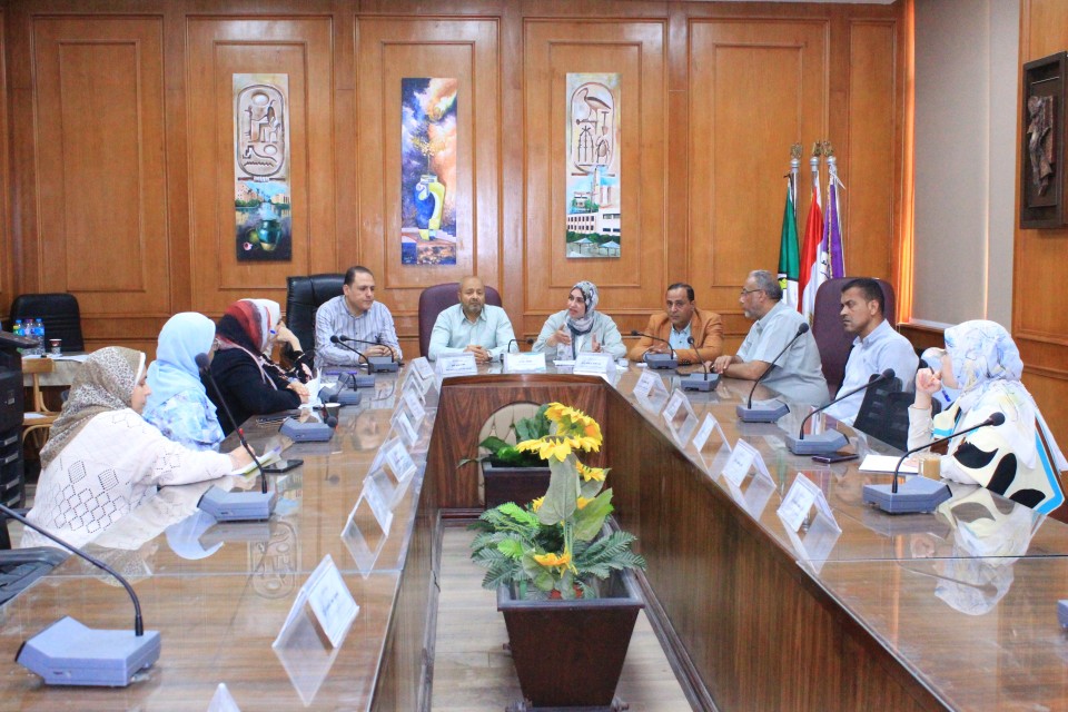 اجتماع لوحدة ضمان الجودة مع منسقي وأعضاء لجان الدراسة الذاتية