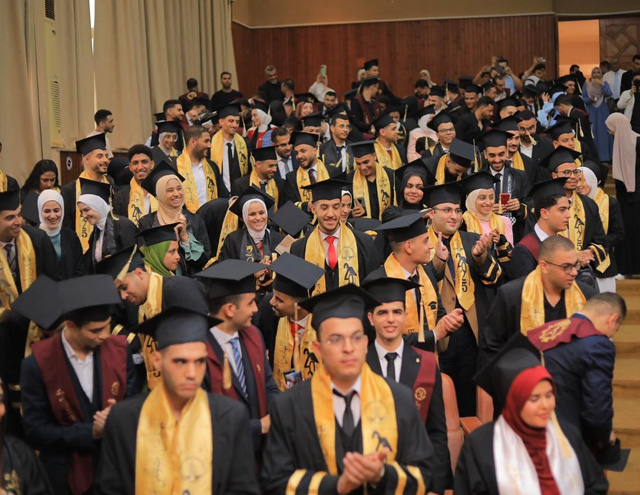 كلية الهندسة تحتفل بتخريج دفعة جديدة من طلابها في أجواء رسمية ومبهجة