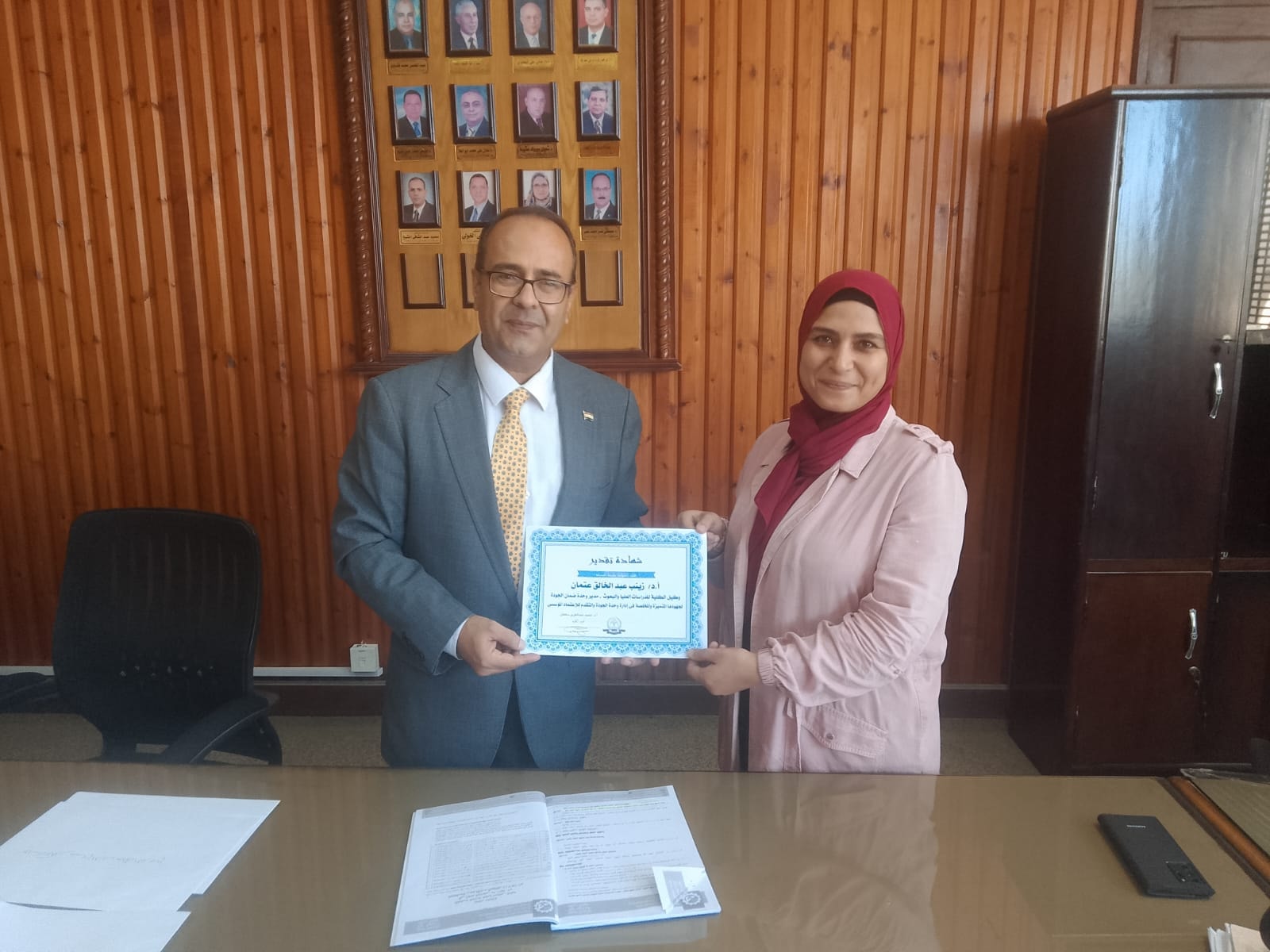 مجلس كلية الهندسة يكرم السادة الوكلاء وأعضاء هيئة التدريس والعاملين الإداريين والفنيين من أصحاب مبادرات التطوير
