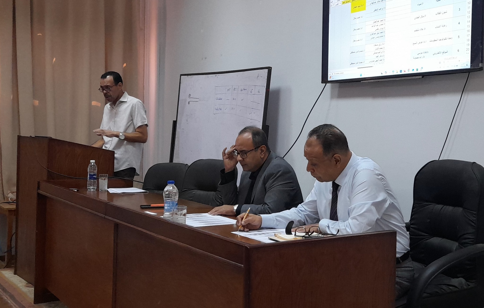كلية الهندسة تعقد لقاءين هامين للسادة اعضاء هيئة التدريس ومعاونيهم ضمن الاستعدادات النهائية لاستقبال فريق الهيئة القومية لضمان جودة التعليم والاعتماد 