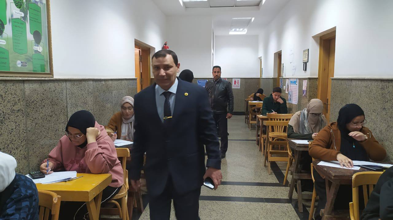 أ.د/ ياسر رماح يتابع سير الامتحانات الدراسية