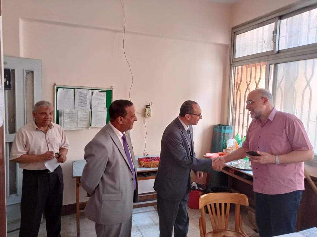 عميد هندسة منوف يتفقد أعمال الكنترولات للفصل الدراسى الثانى