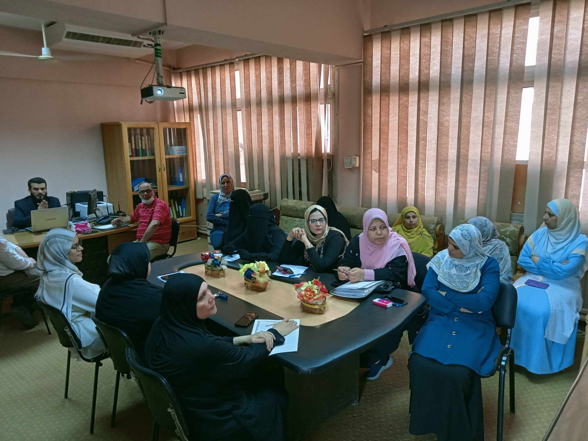 اجتماع المدير التنفيذي لوحدة الجودة بمديري الادارات والوحدات المختلفة