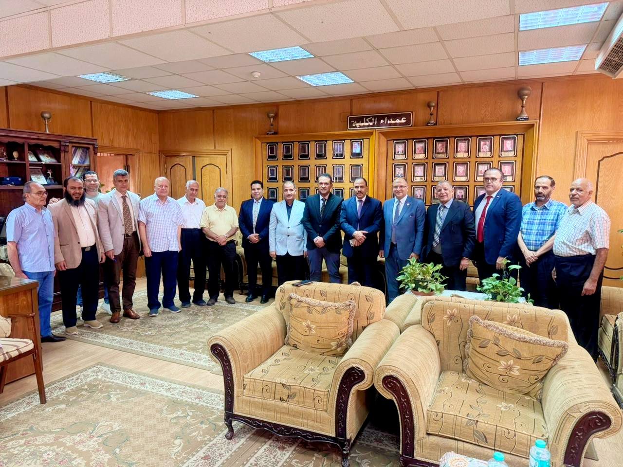 نائب رئيس جامعة المنوفية لشؤون خدمة المجتمع وتنمية البيئة يزور كلية الهندسة الإلكترونية بمنوف