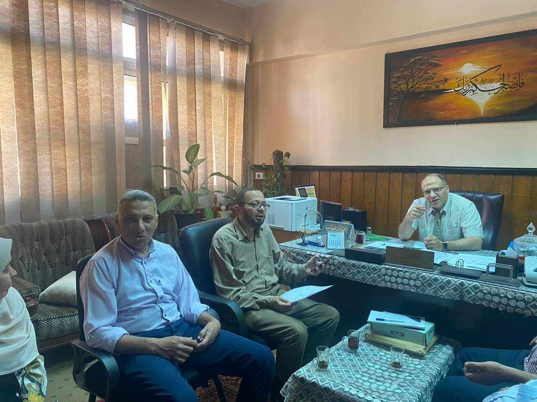وكيل الكلية يجتمع بمديري الوحدات والمراكز ذات الطابع الخاص