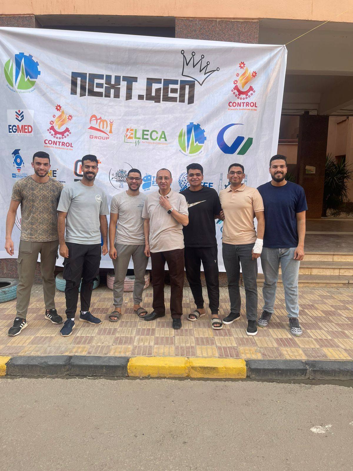 عميد هندسة منوف يتفقد الاستعدادات النهائية لمعرض مشاريع الكلية السنوي