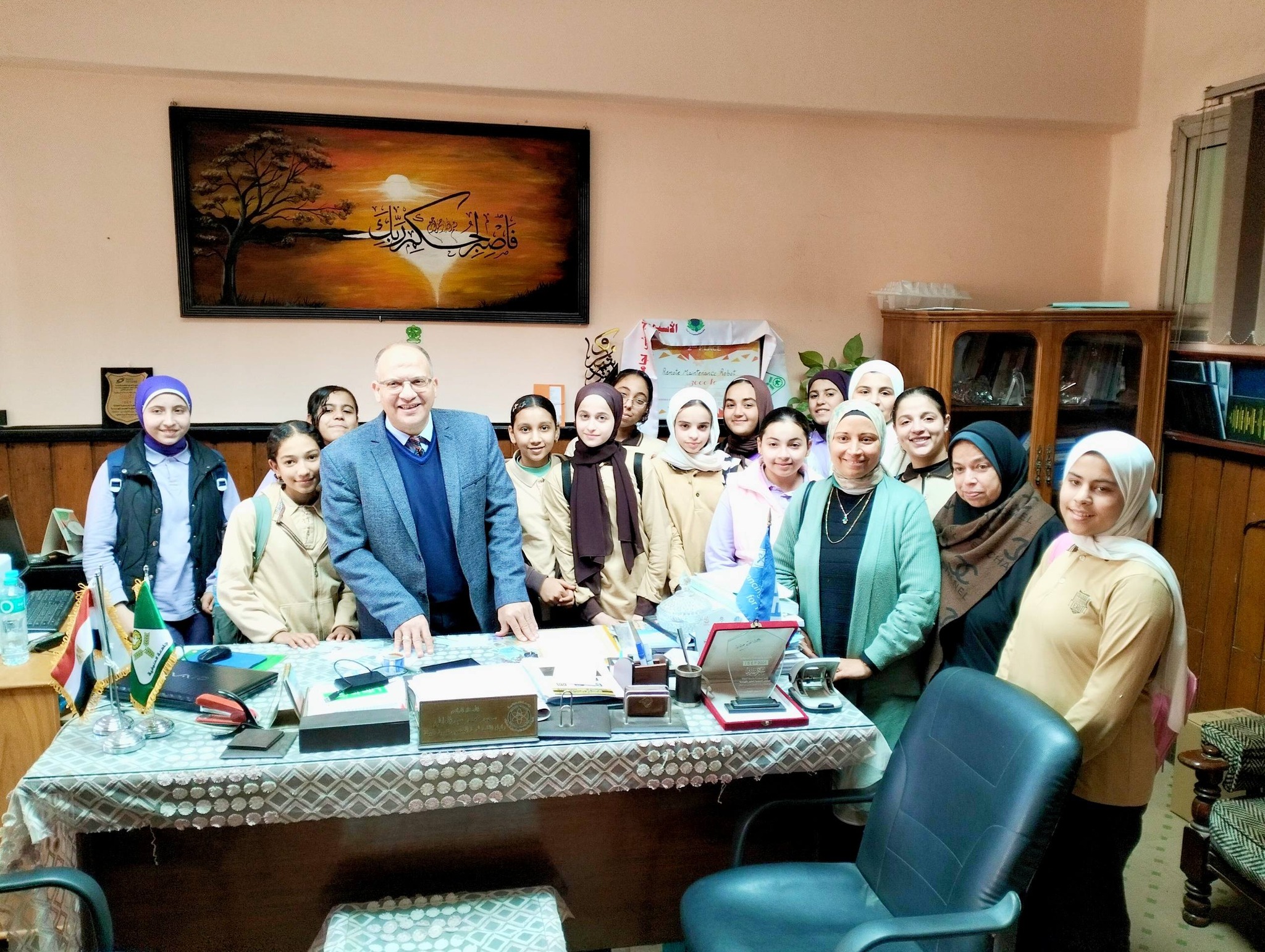 مدرسة أم المؤمنين الاعداديه بنات فى ضيافة كلية الهندسة الإلكترونية